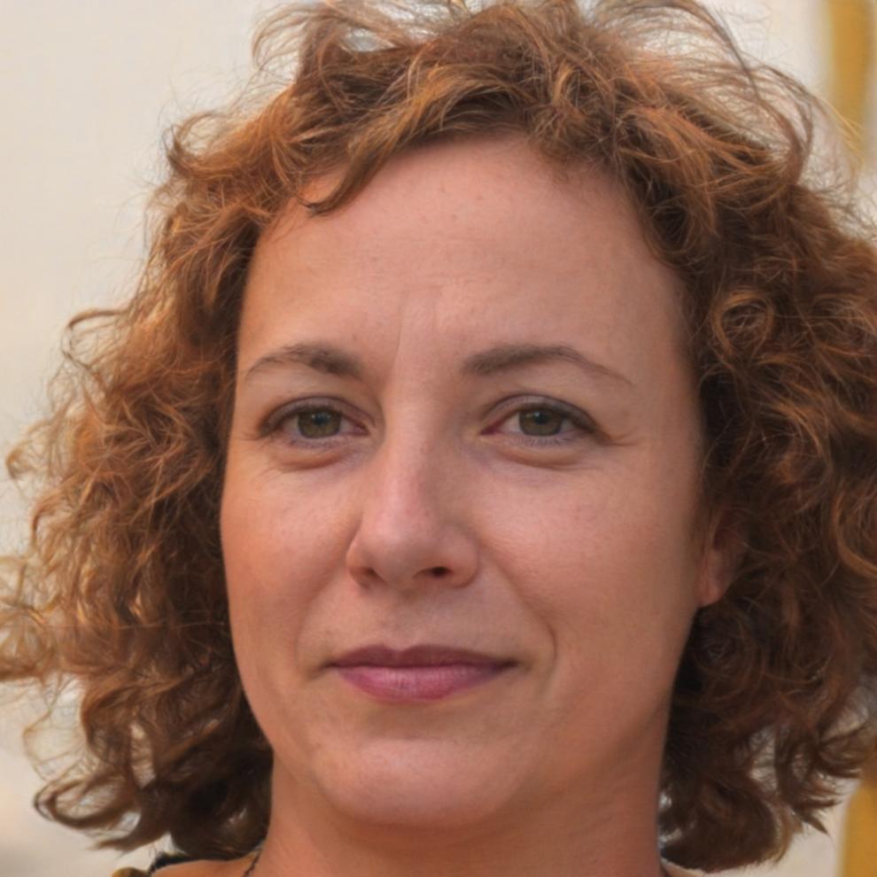 Elena Marin - Expert în gestionarea datoriilor